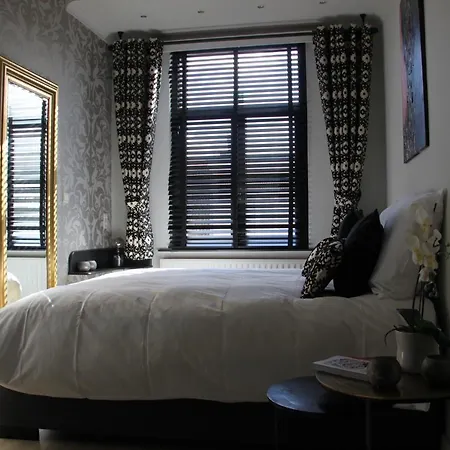 Puur Bed & Breakfast *